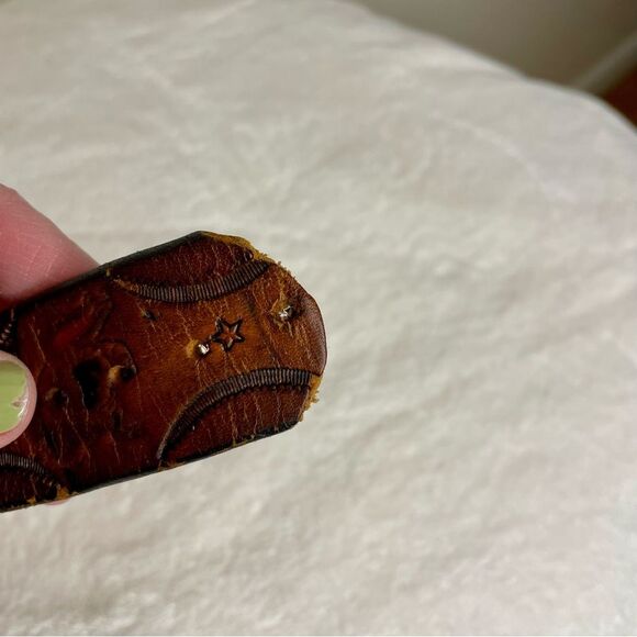 Hand Tooled Leather Belt Florida Gators Football Weathered Handcrafted Brown - Picture 13 of 16